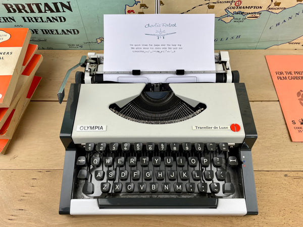 Olympia Traveller de Luxe Typewriter