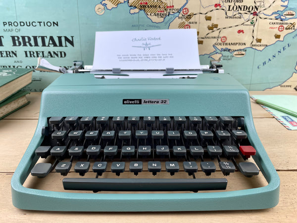Typewriter, 1972 Olivetti Lettera 32 Pica