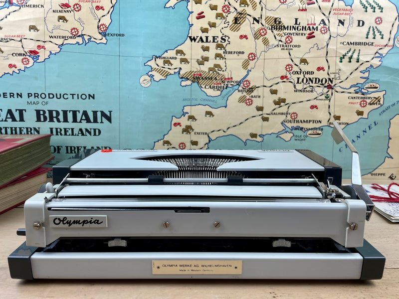 Typewriter, Olympia Traveller de Luxe