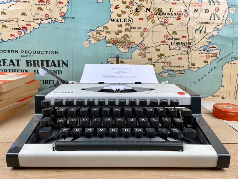 Typewriter, Olympia Traveller de Luxe S