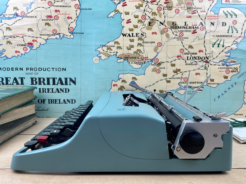 Typewriter, 1967 Olivetti Lettera 32