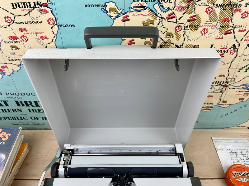 Typewriter, Olympia Traveller de Luxe S