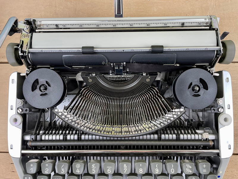 Typewriter, 1968 Olympia Splendid 66