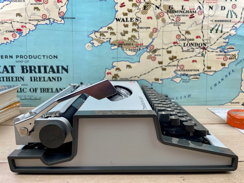 Typewriter, Olympia Traveller de Luxe S