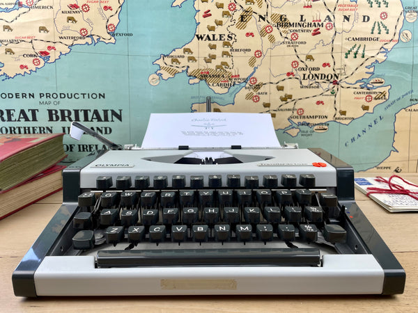 Typewriter, Olympia Traveller de Luxe