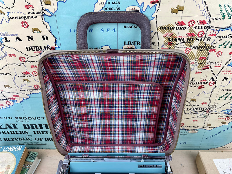 Typewriter, 1961 Olivetti Lettera 22