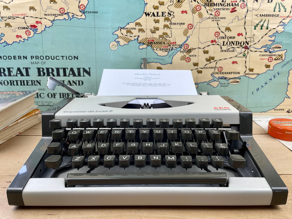 Typewriter, Olympia Traveller de Luxe S