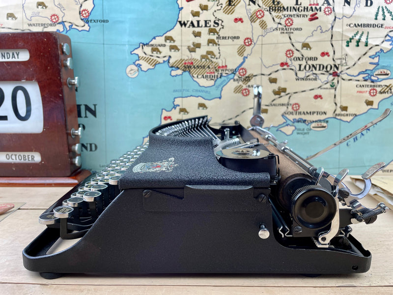 Typewriter, 1946 Imperial Good Companion No1