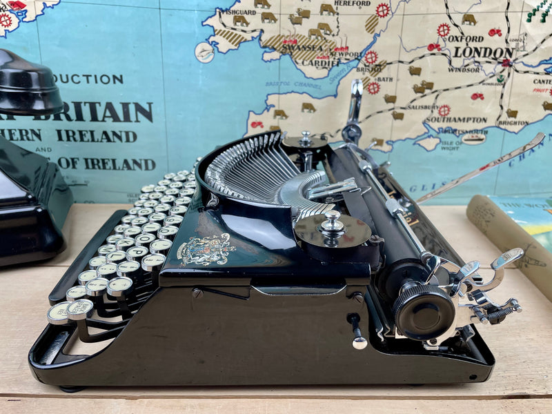 Typewriter, 1936 Imperial The Good Companion No 1