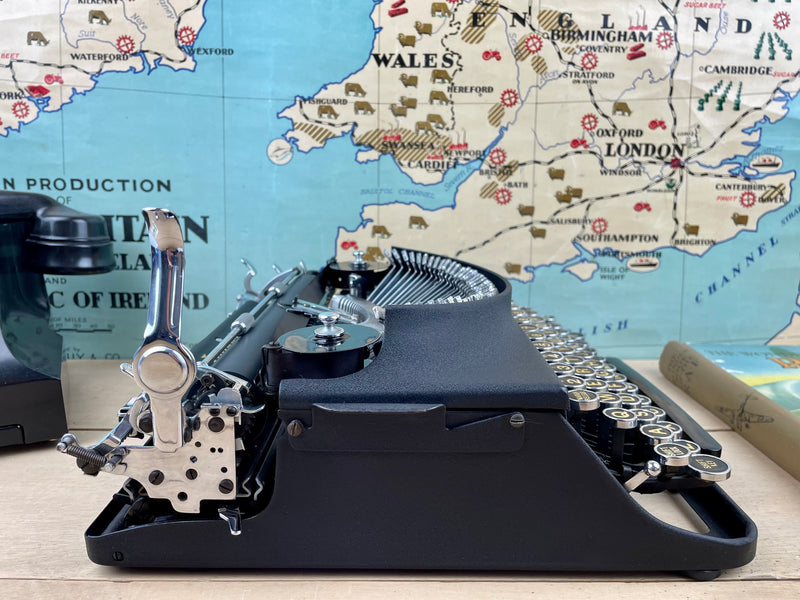 Typewriter, Imperial 1941 The Good Companion 1 with New Platen