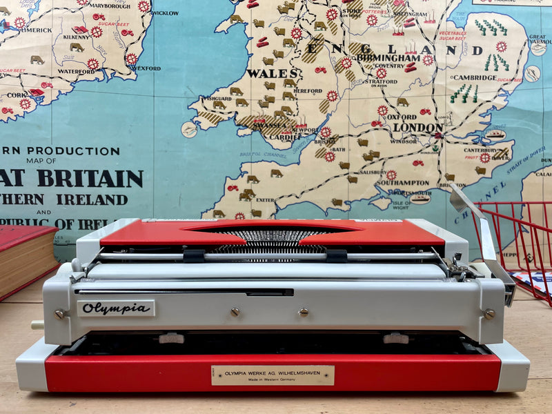 Typewriter, 1971 Red Olympia Traveller de Luxe