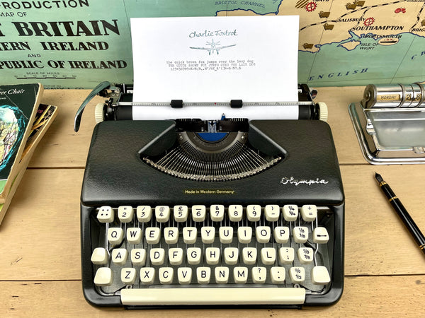 Typewriter, 1959 Olympia Splendid 33