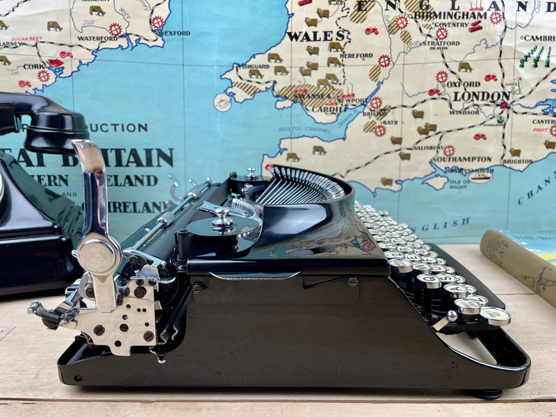 Typewriter, 1936 Imperial The Good Companion No 1