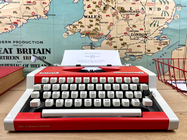 Typewriter, 1971 Red Olympia Traveller de Luxe