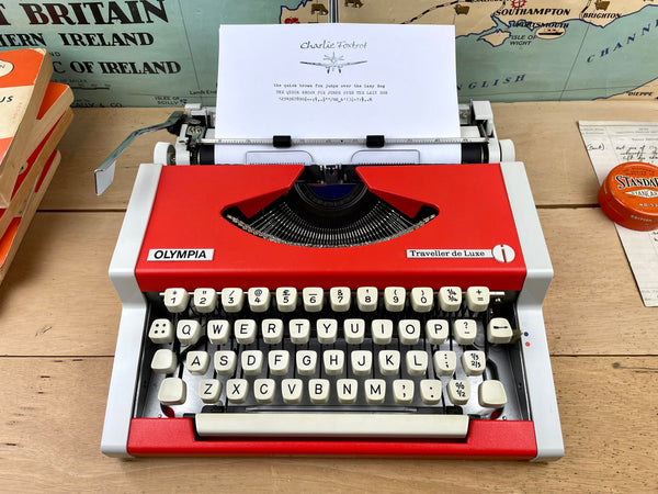 Olympia Traveller de Luxe Typewriter