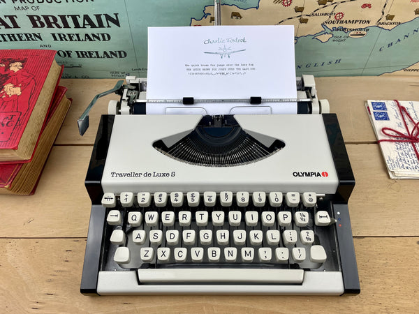 Olympia Traveller de Luxe S Typewriter