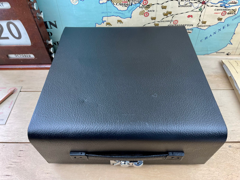 Typewriter, 1946 Imperial Good Companion No1