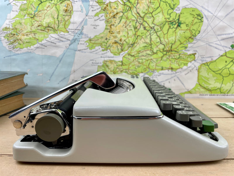 Typewriter, 1968 Olympia Splendid 66