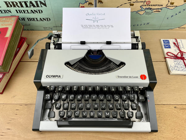 Olympia Traveller de Luxe Typewriter