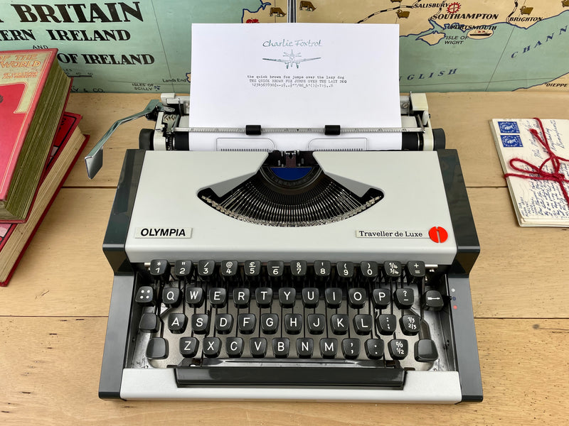 Olympia Traveller de Luxe Typewriter