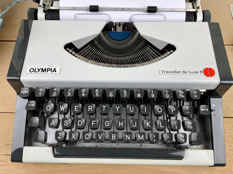 Typewriter, Olympia Traveller de Luxe S