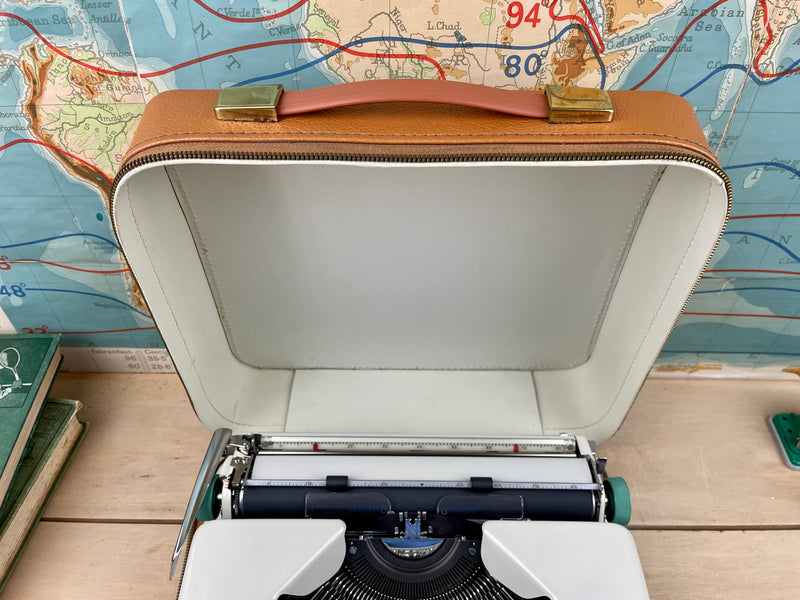 Typewriter, 1965 Olympia Splendid 33