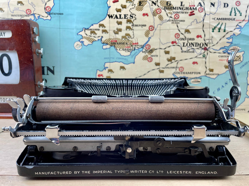 Typewriter, 1946 Imperial Good Companion No1