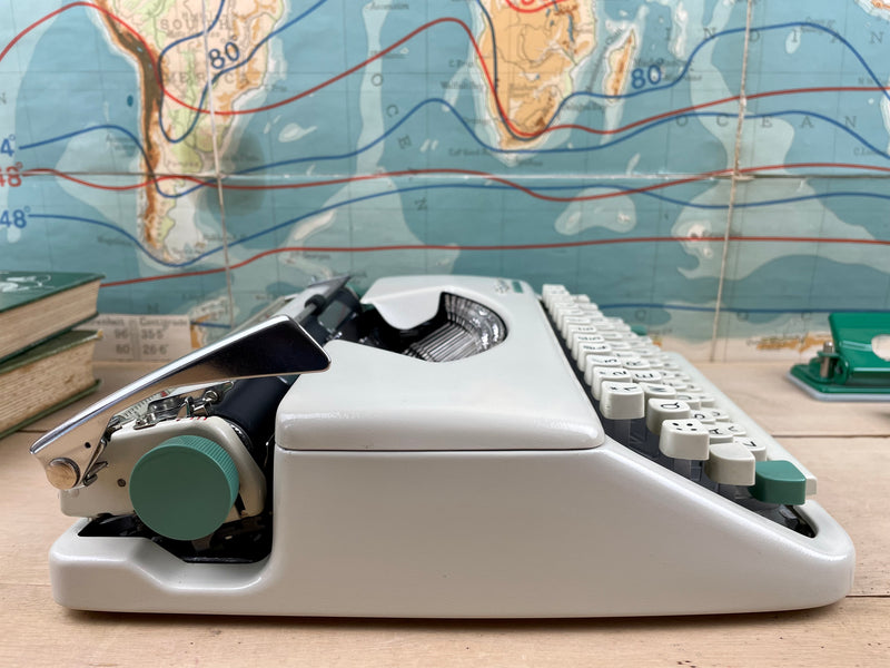 Typewriter, 1965 Olympia Splendid 33
