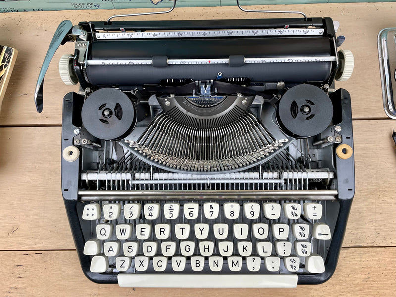 Typewriter, 1959 Olympia Splendid 33