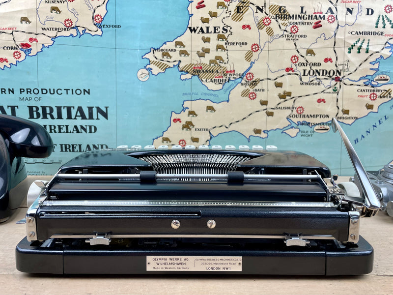 Typewriter, 1966 Olympia Splendid 66