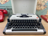 Typewriter, Olympia Traveller de Luxe