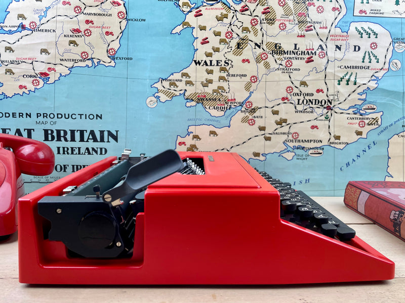 Typewriter, Olivetti Dora - Red