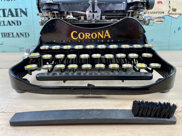 Vintage Wooden Handle Typewriter Brush