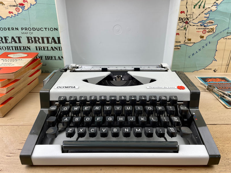 Typewriter, Olympia Traveller de Luxe