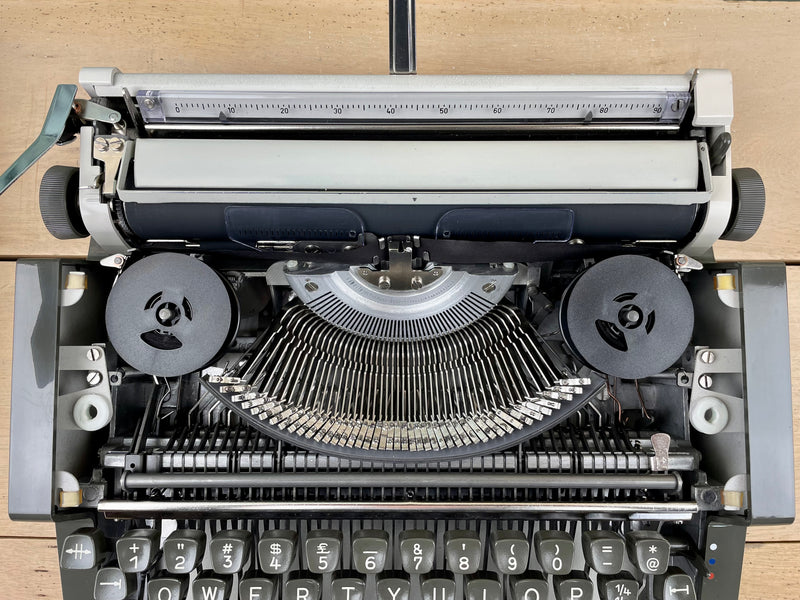 Typewriter, Olympia Traveller de Luxe S