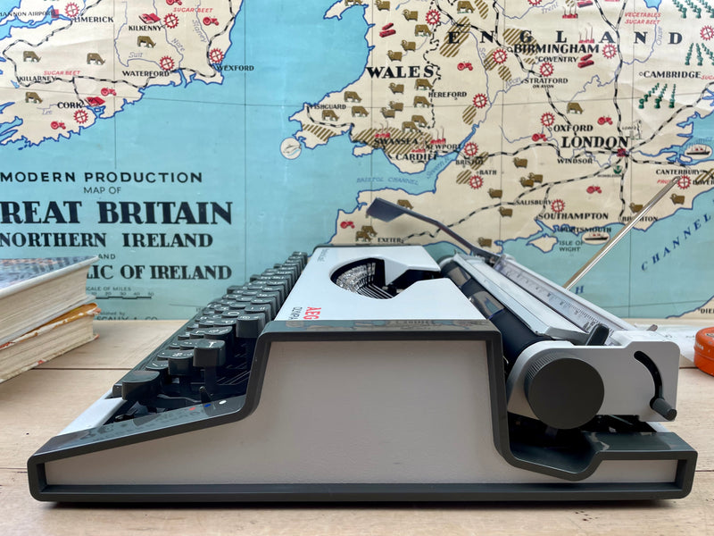 Typewriter, Olympia Traveller de Luxe S