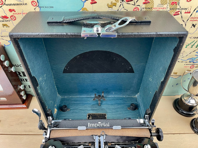 Typewriter, Imperial 1946 The Good Companion 1