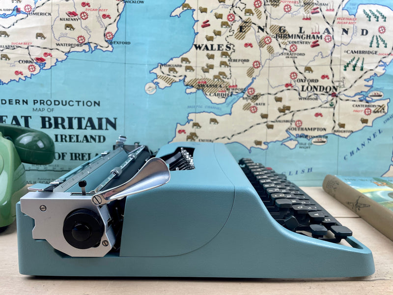 Typewriter, 1967 Olivetti Lettera 32