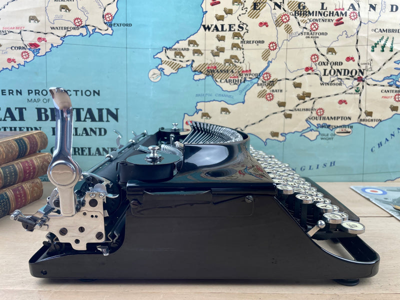 Typewriter, 1937 Imperial The Good Companion No 1