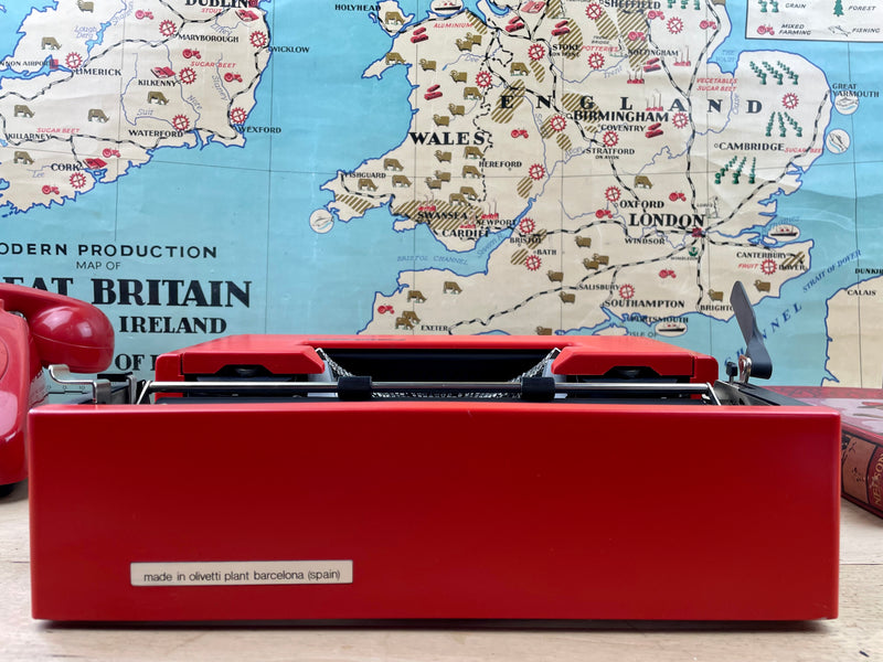 Typewriter, Olivetti Dora - Red