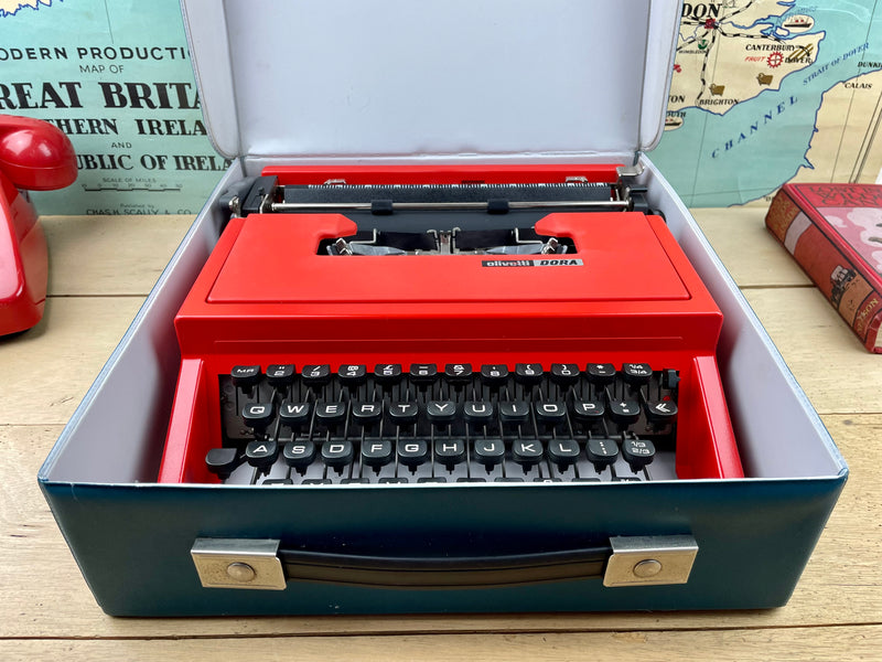 Typewriter, Olivetti Dora - Red