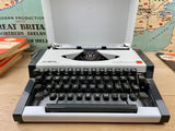 Typewriter, Olympia Traveller de Luxe S