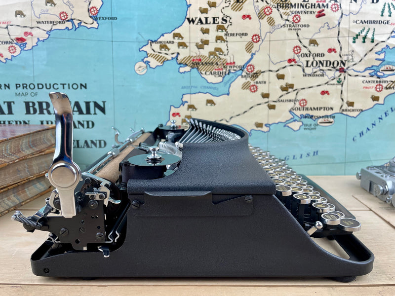 Typewriter, 1945 Imperial Good Companion No1
