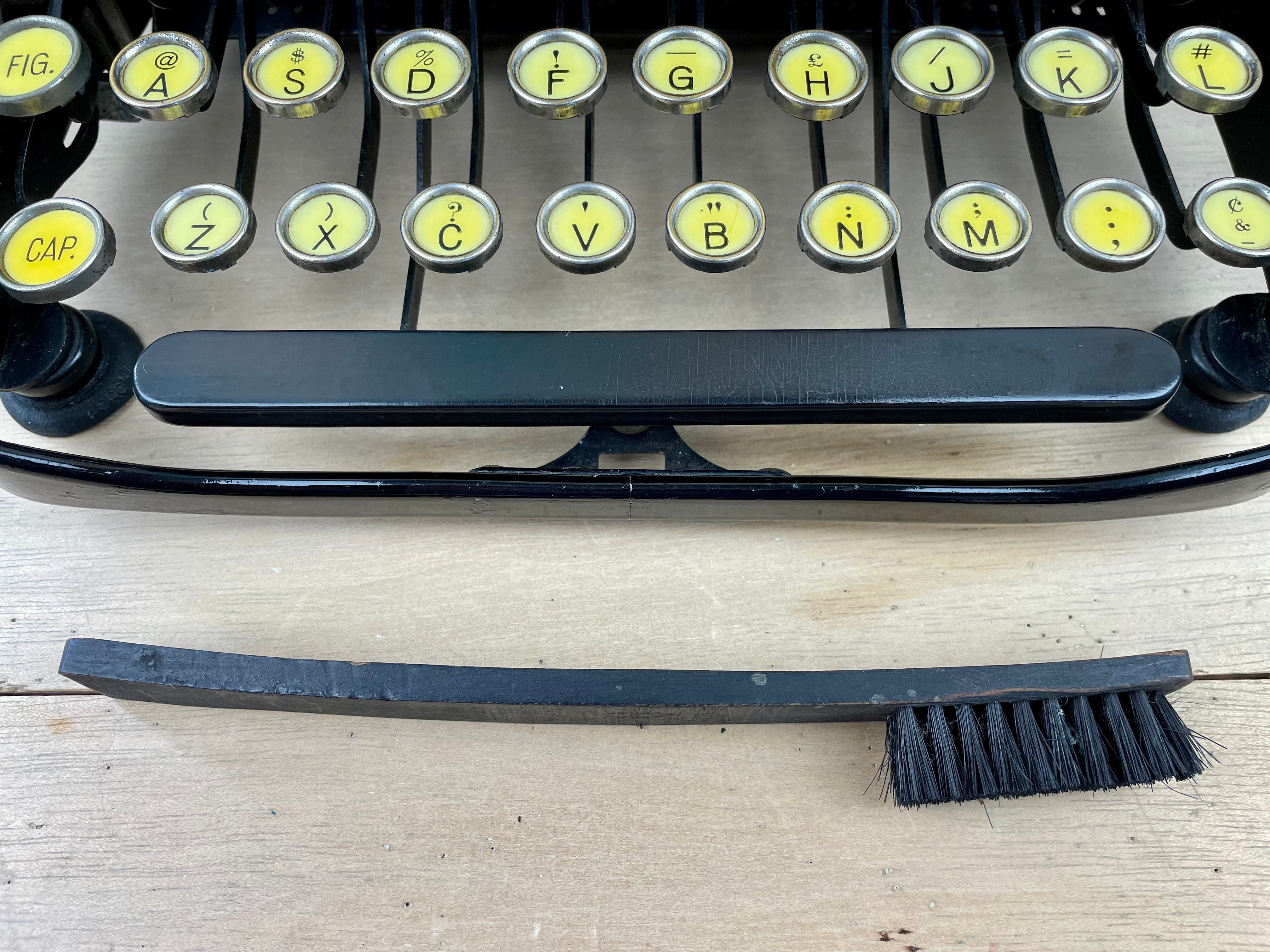 Vintage Wooden Handle Typewriter Brush – Charlie Foxtrot