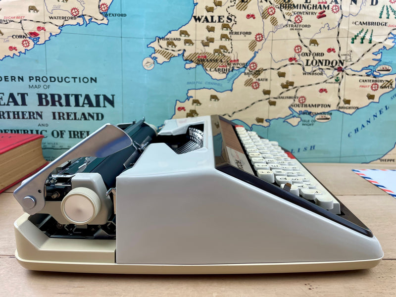 【激レア】ブラザー Brother Deluxe 1350 タイプライター Typewriter, Brother Deluxe 1350 – Charlie Foxtrot