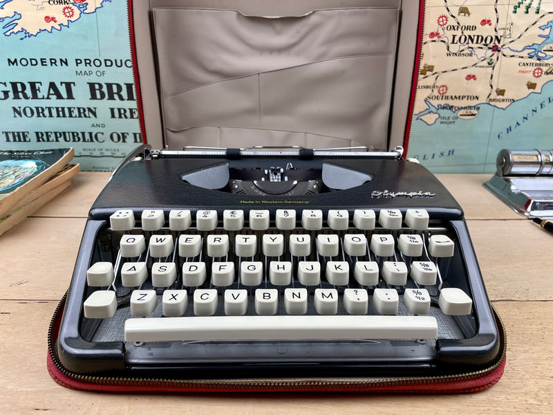 Typewriter, 1959 Olympia Splendid 33