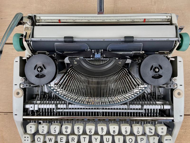 Typewriter, 1965 Olympia Splendid 33