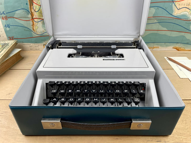 Typewriter, Olivetti Dora