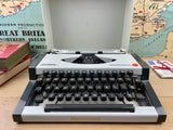 Typewriter, Olympia Traveller de Luxe