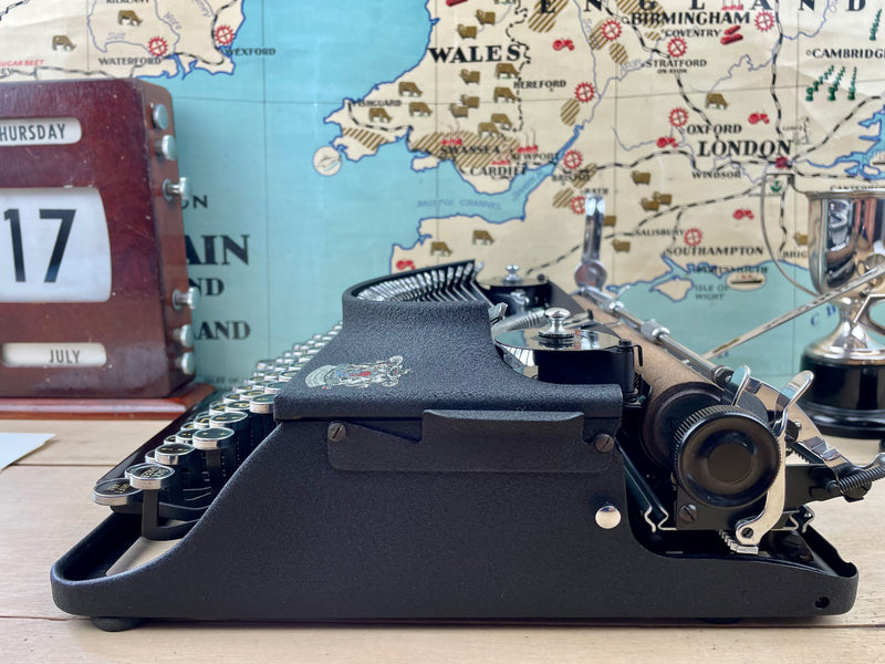 Typewriter, Imperial 1946 The Good Companion 1